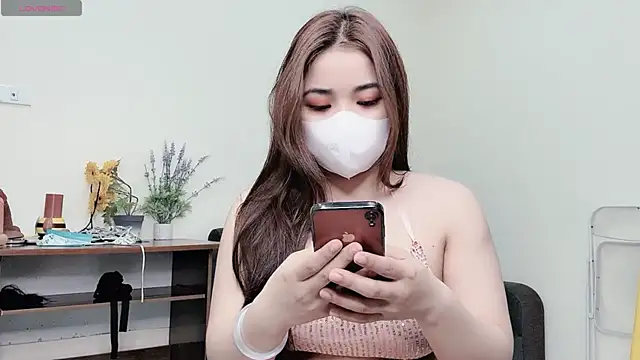 Snapshot of LyLy_Office chatting on February 25, 2:03 am LyLy Office online show from February 25, 2:03 am