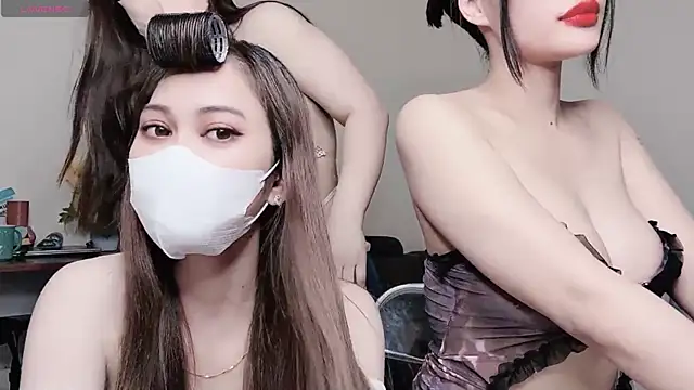 Snapshot of LyLy_Office chatting on March 5, 6:44 am LyLy Office online show from March 5, 6:44 am