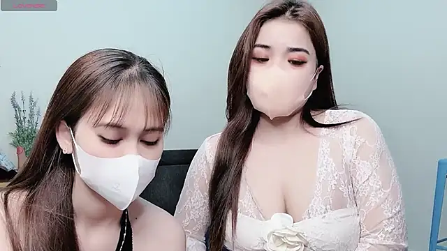 Snapshot of LyLy_Office chatting on March 10, 9:32 am LyLy Office online show from March 10, 9:32 am