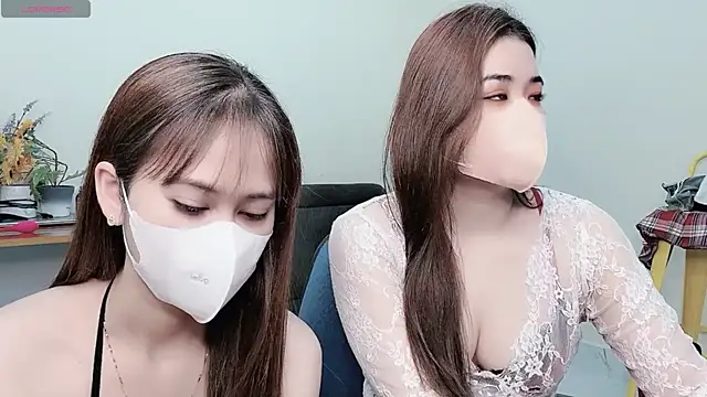 Snapshot of LyLy_Office chatting on March 17, 2:30 am LyLy Office online show from March 17, 2:30 am