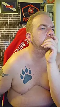 Snapshot of PupW0lfy chatting on November 3, 3:02 pm PupW0lfy online show from November 3, 3:02 pm