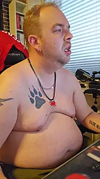 Snapshot of PupW0lfy chatting on November 13, 10:25 am PupW0lfy online show from November 13, 10:25 am