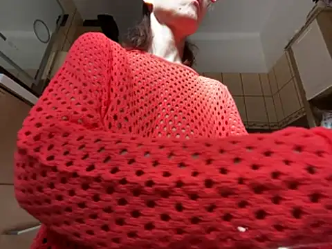 Snapshot of Milky_hairy_mommy chatting on March 10, 7:35 am Milky hairy mommy online show from March 10, 7:35 am