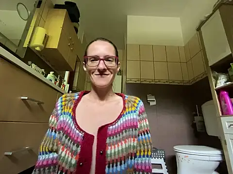 Snapshot of Milky_hairy_mommy chatting on April 22, 11:01 am Milky hairy mommy online show from April 22, 11:01 am