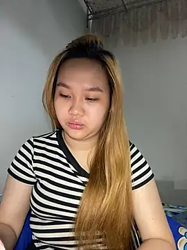 Snapshot of Odette68 chatting on June 22, 12:45 am Odette68 online show from June 22, 12:45 am