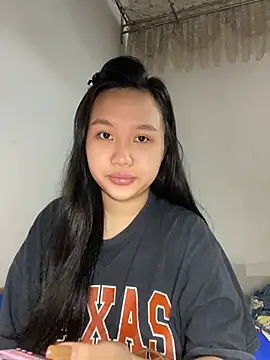Snapshot of Odette68 chatting on July 2, 12:54 am Odette68 online show from July 2, 12:54 am