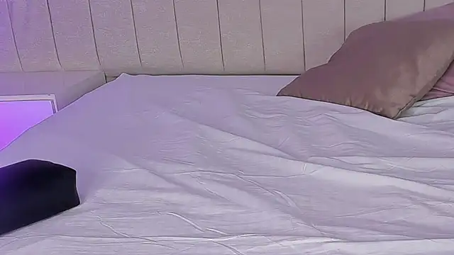 Snapshot of Littleolivia_ chatting on February 13, 12:43 pm Littleolivia online show from February 13, 12:43 pm