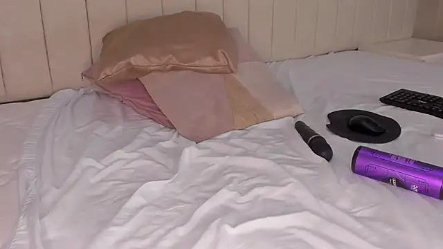 Snapshot of Littleolivia_ chatting on March 1, 5:27 pm Littleolivia online show from March 1, 5:27 pm