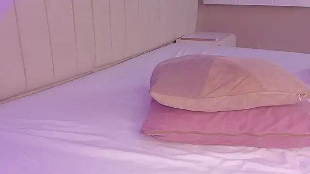 Snapshot of Littleolivia_ chatting on March 18, 7:42 pm Littleolivia online show from March 18, 7:42 pm