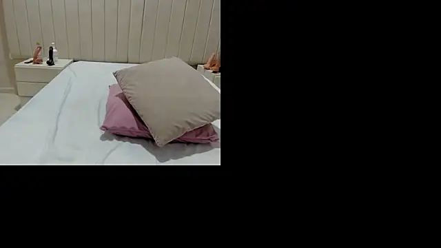 Littleolivia  online show from January 10, 1:02 pm