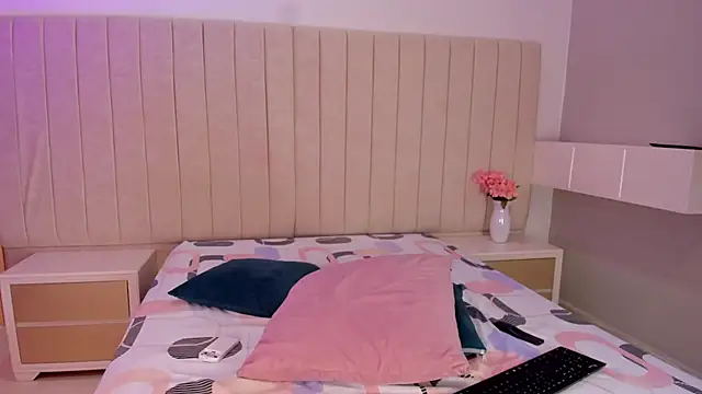 Littleolivia  online show from March 13, 1:51 pm