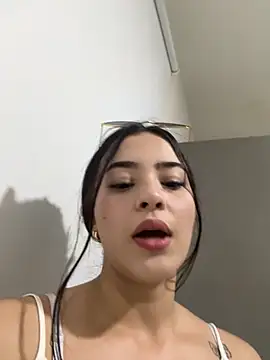 Veronica isaza   online show from December 2, 3:45 am