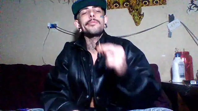 Snapshot of sellvageria chatting on June 20, 6:33 pm sellvageria online show from June 20, 6:33 pm