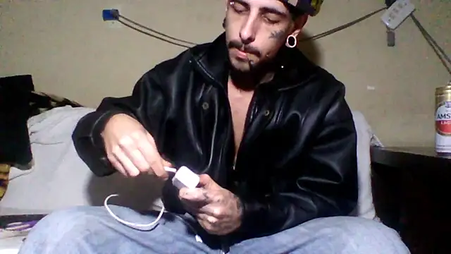 Snapshot of sellvageria chatting on June 26, 10:14 pm sellvageria online show from June 26, 10:14 pm