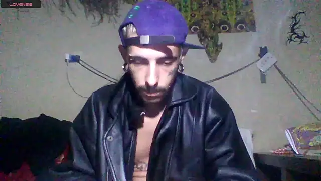 Snapshot of sellvageria chatting on July 9, 11:31 pm sellvageria online show from July 9, 11:31 pm