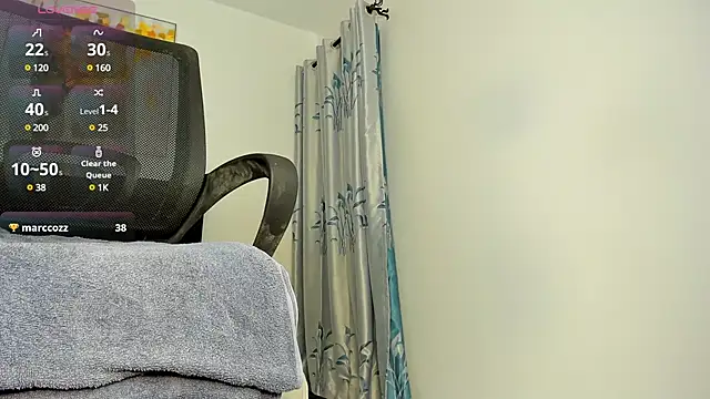 Snapshot of Big_booty_quuen chatting on December 11, 6:25 am Big booty quuen online show from December 11, 6:25 am