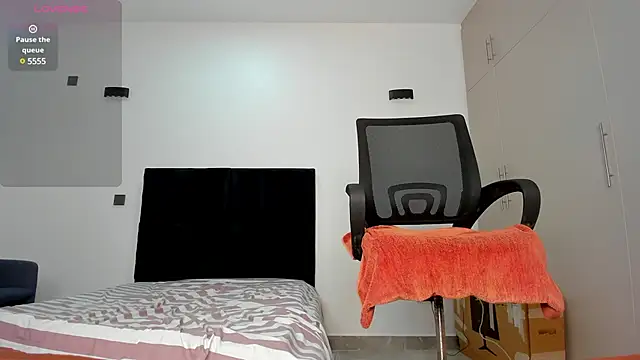 Snapshot of Big_booty_quuen chatting on February 19, 11:38 am Big booty quuen online show from February 19, 11:38 am