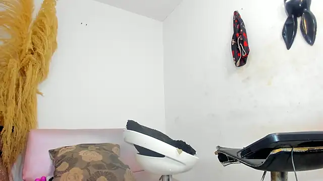 Snapshot of mia_foxts chatting on January 17, 7:50 pm mia foxts online show from January 17, 7:50 pm