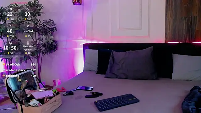 Snapshot of CreamyInkky_ chatting on November 9, 6:55 am CreamyInkky online show from November 9, 6:55 am