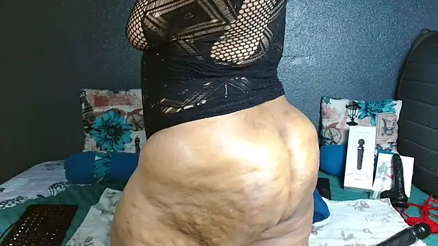 Snapshot of ThickAss90 chatting on May 17, 11:34 pm ThickAss90 online show from May 17, 11:34 pm