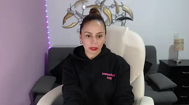 Snapshot of NicoleKitty_ chatting on February 16, 12:52 am NicoleKitty online show from February 16, 12:52 am