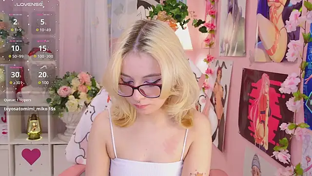 Snapshot of Coconut_Mia chatting on December 24, 3:05 am Coconut Mia online show from December 24, 3:05 am