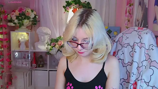 Snapshot of Coconut_Mia chatting on December 27, 9:11 pm Coconut Mia online show from December 27, 9:11 pm