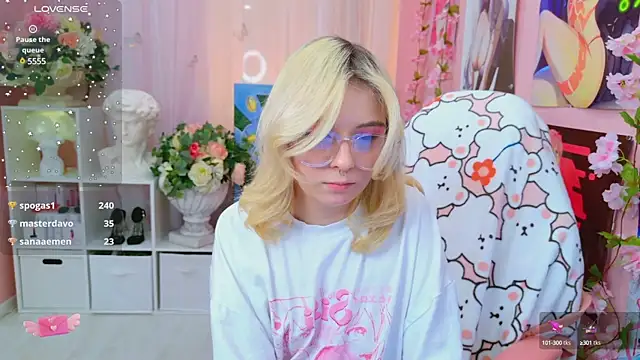 Snapshot of Coconut_Mia chatting on January 18, 12:24 am Coconut Mia online show from January 18, 12:24 am