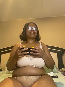 Snapshot of Nomthie chatting on November 4, 9:47 pm Nomthie online show from November 4, 9:47 pm