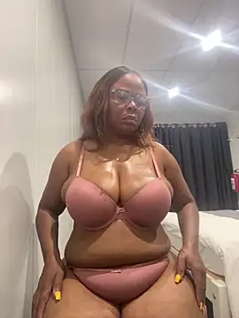 Snapshot of Nomthie chatting on November 9, 8:29 pm Nomthie online show from November 9, 8:29 pm