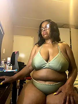 Snapshot of Nomthie chatting on November 20, 8:52 pm Nomthie online show from November 20, 8:52 pm