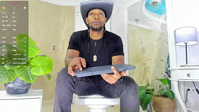 Snapshot of RicoBrown777_ chatting on May 7, 4:07 am RicoBrown777 online show from May 7, 4:07 am