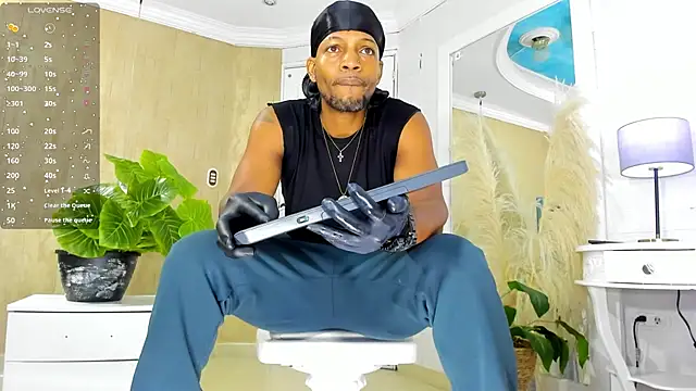 Snapshot of RicoBrown777_ chatting on May 11, 4:07 am RicoBrown777 online show from May 11, 4:07 am