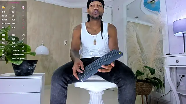 Snapshot of RicoBrown777_ chatting on May 12, 3:47 am RicoBrown777 online show from May 12, 3:47 am