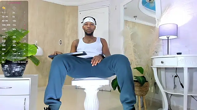 Snapshot of RicoBrown777_ chatting on May 17, 3:59 am RicoBrown777 online show from May 17, 3:59 am