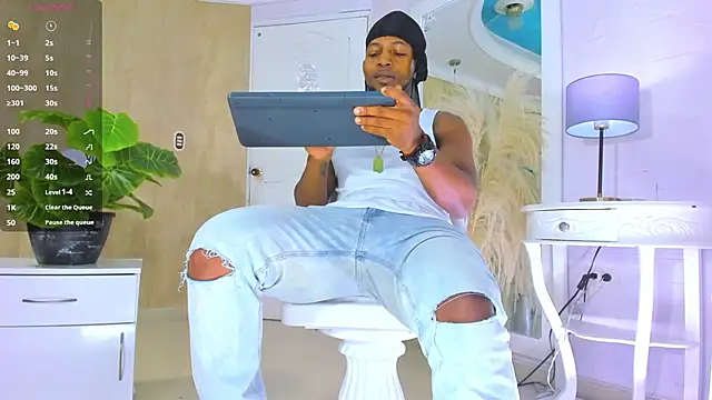 Snapshot of RicoBrown777_ chatting on June 9, 4:02 am RicoBrown777 online show from June 9, 4:02 am