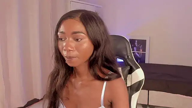 Snapshot of SavannahWildee chatting on December 19, 9:28 pm SavannahWildee online show from December 19, 9:28 pm