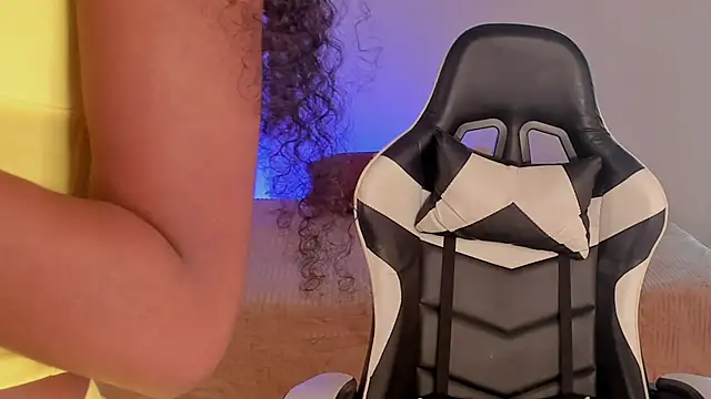 Snapshot of SavannahWildee chatting on January 10, 2:13 pm SavannahWildee online show from January 10, 2:13 pm