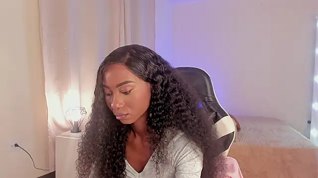 Snapshot of SavannahWildee chatting on January 12, 12:23 pm SavannahWildee online show from January 12, 12:23 pm