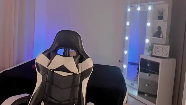 Snapshot of SavannahWildee chatting on January 29, 2:21 pm SavannahWildee online show from January 29, 2:21 pm