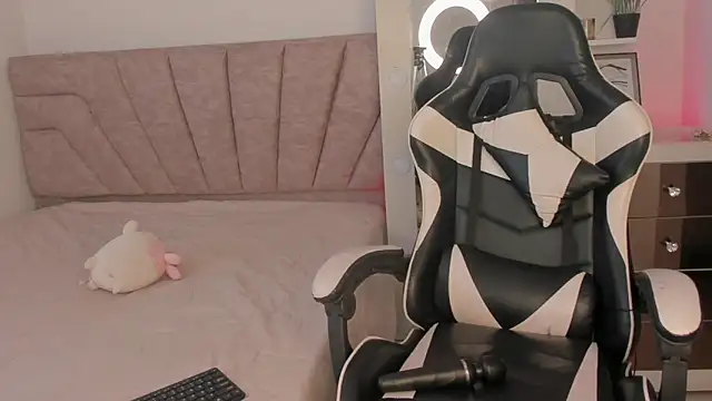 Snapshot of SavannahWildee chatting on October 15, 1:22 pm SavannahWildee online show from October 15, 1:22 pm