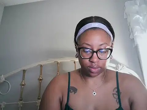 Snapshot of Nyxie_Chaos chatting on June 30, 11:00 am Nyxie Chaos online show from June 30, 11:00 am