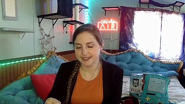 mirannacult online show from December 9, 4:15 pm