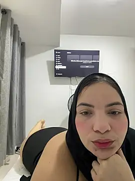 Snapshot of Layla_kaderr chatting on August 5, 11:06 pm Layla kaderr online show from August 5, 11:06 pm