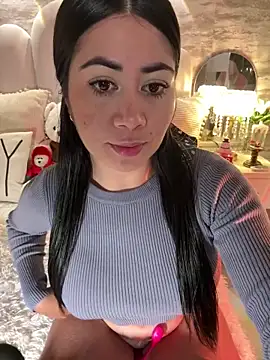 Snapshot of _MadiLee_ chatting on December 19, 2:01 am MadiLee online show from December 19, 2:01 am