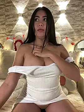 Snapshot of _MadiLee_ chatting on February 2, 9:56 pm MadiLee online show from February 2, 9:56 pm