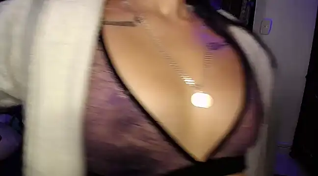 Snapshot of iam_valery chatting on December 28, 3:47 am iam valery online show from December 28, 3:47 am