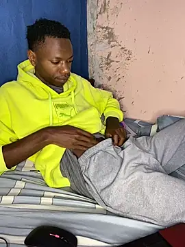 Snapshot of fireboyafrica chatting on November 5, 12:43 am fireboyafrica online show from November 5, 12:43 am