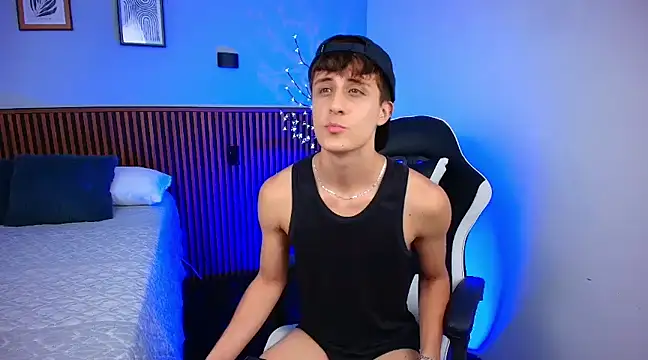 Snapshot of JoseloEvans chatting on January 9, 10:09 pm JoseloEvans online show from January 9, 10:09 pm