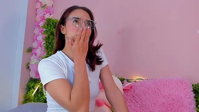 Scarlet Red  online show from March 8, 12:09 pm